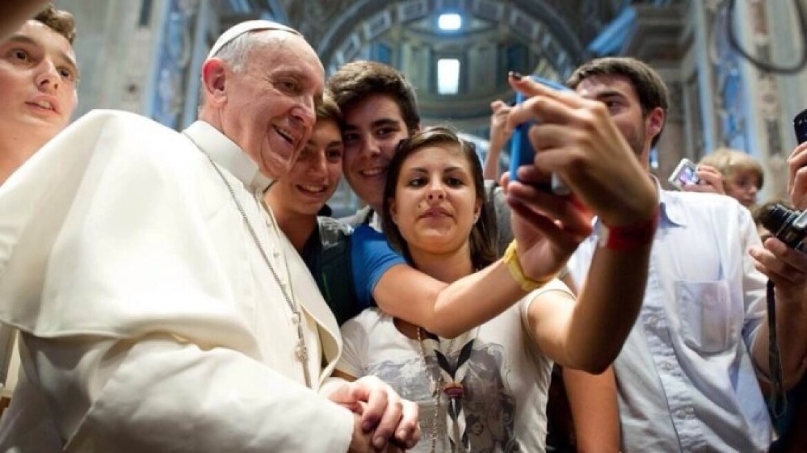 Νέα Υόρκη: Απαγορεύονται τα selfie sticks στην επίσκεψη του Πάπα Φραγκίσκου